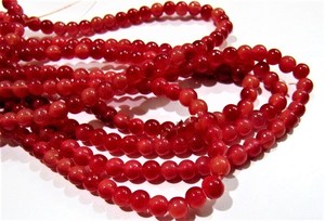 Cuentas redondas lisas de rubí teñido de 4-5 mm, se venden por hebra de 8 pulgadas de largo. - Product Image 5