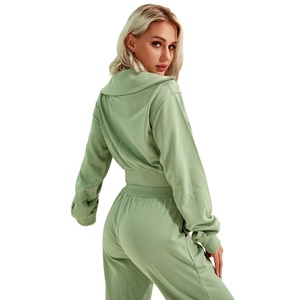 Conjunto de dos piezas formado por top y pantalón, para correr, cuello elegante, media cremallera - Product Image 1