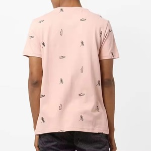 เสื้อยืดคอกลมแขนสั้นสีชมพูพิมพ์ลายรองเท้า ทรงปกติ เสื้อผ้าลำลองผู้ชาย ผ้าฝ้ายเจอร์ซีย์ถัก 100% - Product Image 2