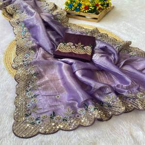 Sari en soie pure VASTRA COTTAGE Premium Or Pur avec broderie florale complexe et travail de sequins - Product Image 3