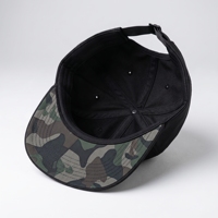 Casquette de camping en nylon noir avec dessous camouflage, visière plate réglable, 5 panneaux, pour sports de plein air, logo personnalisé, streetwear, couvre-chef