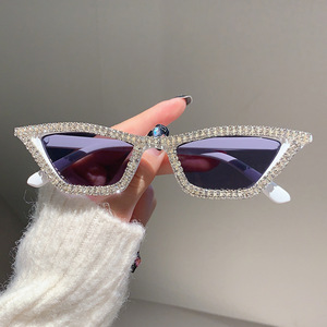 Lunettes de soleil triangulaires œil-de-chat serties de diamants, style influenceur unique, mode européenne et américaine, pour clubbing, avec cristaux étincelants - Product Image 3