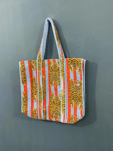 กระเป๋าแฟชั่นลายดอกไม้สุดฮิต พร้อมกระเป๋าโท้ทแบบสั่งทำพิเศษ กระเป๋าเครื่องสำอาง กระเป๋าโท้ทสุดฮิตมาแรง สำหรับเดินทางและปิกนิก - Product Image 4