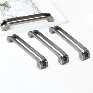 Precio al por mayor Tirador moderno curvo de aleación de zinc para muebles, herrajes para cajones de cocina, baño y comedor - Product Image 4