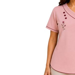Camiseta de Manga Corta con Cuello Asimétrico para Mujer, Color Rosa Polvo, Bordado Floral, Ribete en Contraste, Logotipo Personalizado, Casual, Venta al Por Mayor - Product Image 3