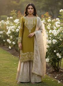 Ensemble Kurti en soie de créateur – Broderie riche avec pantalon Plazzo et dupatta à bordure en dentelle - Product Image 2