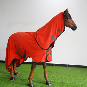 Manta/alfombra de invierno personalizada para caballo BRAND ZONE Equestrian, manta impermeable para caballo 600D con relleno aislante de 300g - Product Image 1