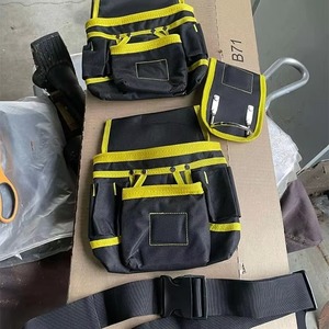 Ceinture à outils noire et jaune avec plusieurs poches pour la menuiserie et la construction - Product Image 3