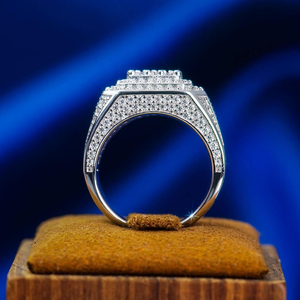 Bague de Luxe pour Homme en Moissanite, Style Hip-Hop, Effet Diamant Carré, Bijou Audacieux et Scintillant - Product Image 4