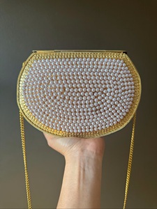 Bolso de mano de alta calidad con incrustaciones de nácar y metal, estilo diseñador, con diseño único para eventos formales y casuales. - Product Image 5