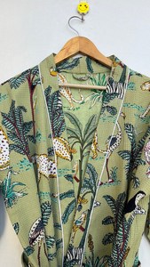 Bata de Baño Kimono de Algodón con Tejido Waffle y Estampado Floral para Spa y Descanso - Product Image 4