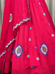 Conjunto de Lehenga Rosa Estampado para Boda con Dupatta Bordado, Blusa sin Mangas y Falda Línea A - Atuendo Étnico para Fiesta - Product Image 6