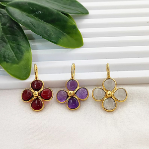 Colgante de Trébol de Calcedonia Rosa de 5mm, Bisel de Trébol Liso, Amuleto de Calcedonia Hecho a Mano de 7x5mm, Amuletos de Calcedonia Rosa Chapados en Oro con Aro - Product Image 3