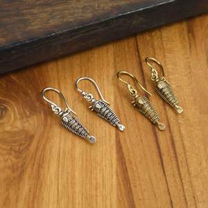Pendientes colgantes con textura de pez, pendientes colgantes de latón chapado en oro y plata para mujer, joyería de moda - Product Image 1