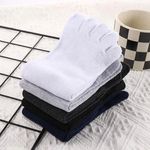 Calcetines Unisex Casuales de Algodón Suave y Transpirable para Hombre y Mujer, Color Negro y Blanco, Ecológicos, de Caña Alta, para Otoño, ODM Personalizados - Product Image 2