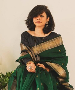 Green Silk Saree With Golden Border Traditional Indian Wedding Wear For Women <b>Floor</b>-Length Regular Fit - Product Image 2