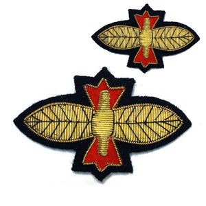 Badges brodés à la main sur mesure en gros, service OEM, écologiques, sans nickel, style luxueux - Product Image 2