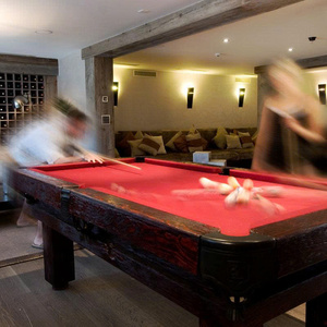Table de billard de luxe avec structure en bois massif, design personnalisable et finition intérieure haut de gamme - Product Image 3