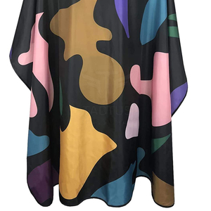 Cape de coiffure en polyester à imprimé camouflage abstrait, résistante à l'eau et anti-adhésive - Product Image 4