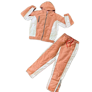 Conjunto cortavientos para hombre, conjunto deportivo de dos piezas con capucha ajustable y pantalones con cintura elástica para rutina de fitness al aire libre - Product Image 6