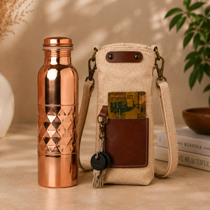 Elegante Juego de Dos Frascos de Cobre con Textura Prismática y Acabado Pulido, con Bolsa de Transporte, para Bebidas en Casa, Viajes y Fiestas - Product Image 1