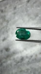 Émeraude ovale naturelle de 1,01 carat, provenant de Zambie, certifiée GIA, pierre précieuse verte, bijoux fins sur mesure, Jai Narayan Gems pour bague - Product Image 3