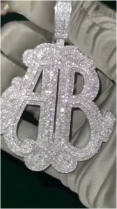 Nuevos Diseños de Joyería Hip Hop, Colgante de Letra 3D Personalizado en Plata de Ley 925 con Oro Blanco, Completamente Cubierto de Moissanita Esmeralda, Estilo Moderno - Product Image 6