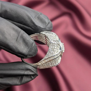 Anillo de compromiso de lujo con diamantes de moissanita helada, de plata de ley 925 con baño de rodio, estilo hip hop, con diseño de racimo, ideal para regalo. - Product Image 3