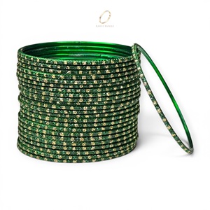 Vente en gros de bijoux de mode : Ensemble de bracelets anti-ternissement en acier inoxydable vert, finition plaquée or, style indien tendance, pour femmes, idéal pour les soirées. - Product Image 2