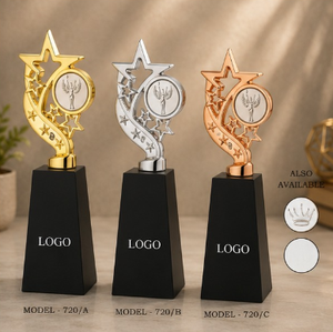 Trofeo Metálico Portátil con Temática de Estrellas, Impresión UV y Base Grabada, Modelo 720 a B C, para Deportes y Juegos, con Base de Madera Negra - Product Image 1