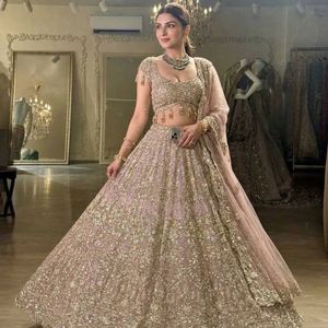 Ensemble Lehenga en or rose avec travail de sequins, dori et zari, jupe évasée de 3 mètres, chemisier Can Can et dupatta, tenue de soirée indienne pour mariage - Product Image 5