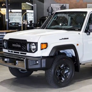 Utilisé pour les pick-up double cabine 4x4 série 79, direction à gauche, cuir foncé, toit ouvrant panoramique, caméra arrière 360° - Product Image 1