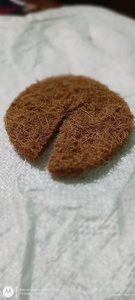 Manta de Fibra de Coco Redonda con Orificios, Diseño Moderno para Compostaje y Uso en Jardín - Product Image 3