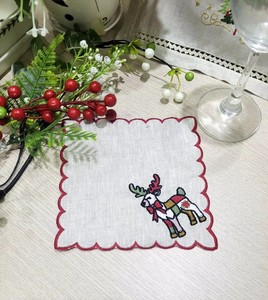 Serviettes de cocktail de Noël personnalisées brodées rennes, bordure rouge, sous-verres en lin naturel réutilisables pour événements domestiques et bars - Vente en gros - Product Image 2