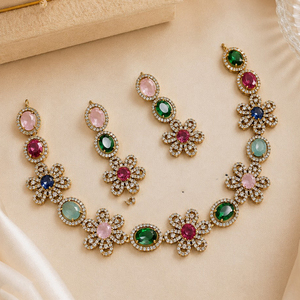 Ensemble collier et boucles d'oreilles pour femme JeweleMarket, plaqué or, pierres en cristal, style ethnique, pour mariage, fiançailles, anniversaire, fête, provenant du Maharashtra - Product Image 4
