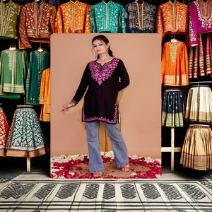 Haut court Laxmi Lifestyle style cachemire, imprimé feuille d'argent, en rayonne de qualité supérieure, tailles M à XXXL, plusieurs couleurs, vente en gros, élégant pour femmes - Product Image 1