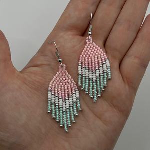 Pendientes con flecos y cuentas de color rosa pastel, hechos a mano, estilo bohemio, con borlas, accesorios de moda estéticos y lindos para mujeres y niñas - Product Image 6