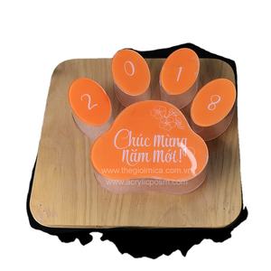 Vitrine de produits cosmétiques au design coloré, 20 pièces - Product Image 1