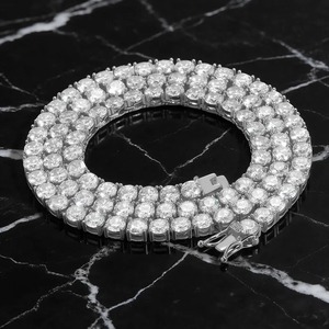 Cadena de tenis de diamantes de la mejor calidad en plata de ley con diamantes redondos brillantes disponible a un precio asequible. - Product Image 4