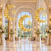 Kleine Batteriebetriebene LED Goldener Draht Halbmond mit Mehrfarbigen Kristallblumen und Sternanhänger für Ramadan-Dekoration
