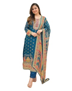 Ensemble Kurti Pantalon et Dupatta en mousseline pour femmes, super confortable, durable, de qualité, broderie artisanale, personnalisé pour les fêtes, évacuation de l'humidité - Product Image 1