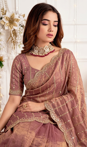 AARA Fashion Sari indien traditionnel en soie pour femme, tenue de mariage, broderie or et violet, coupe classique, longueur ras du sol, protection solaire - Product Image 6