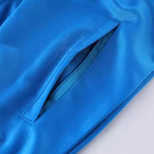 Survêtement de sport haut de gamme avec tissu respirant et coupe athlétique confortable pour l'entraînement quotidien - Product Image 6