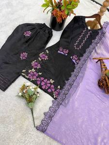 Conjunto de Top, Pantalón y Dupatta con Bordado Pesado, Trabajo de Lentejuelas, Trabajo de Moti, Encaje de Seda de Cristal Romano y Borde de Encaje - Product Image 4