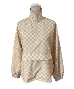 Chaqueta Cortavientos Color Beige con Capucha y Logotipo Personalizado, Chaqueta Impermeable y Transpirable para Hombre - Product Image 1