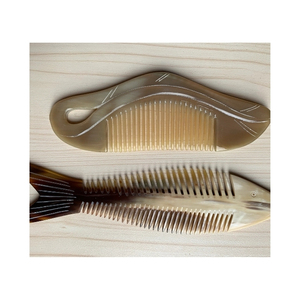 Peine de cuerno de búfalo de venta rápida para un aseo suave de la barba y un conjunto de suministros de mantenimiento personal fiable y duradero - Product Image 4