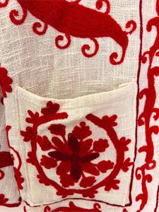 Veste artisanale en coton blanc brodée Suzani pour femmes, avec motif floral rouge, manches longues, col montant, faite à la main, style bohème, manteau d'hiver - Product Image 6