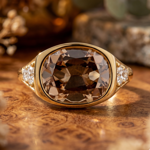 Nouvelle Arrivée Bague Solitaire Vintage en Or Jaune Massif 18K avec Diamant Brun de Laboratoire de 4,5 carats Certifié IGI, Coupe Coussin - Product Image 1