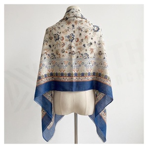 Pañuelo de Seda Cuadrado para Mujer, Estampado Floral, Elegante, Multifuncional, Accesorio de Moda para Todas las Temporadas - Product Image 2