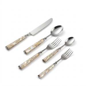 ชุดช้อนส้อมสแตนเลสหุ้มมุกหรูหรา ดีไซน์สวยงาม ขัดเงาอย่างดี สำหรับรับประทานอาหารในครัวเรือน - Product Image 1